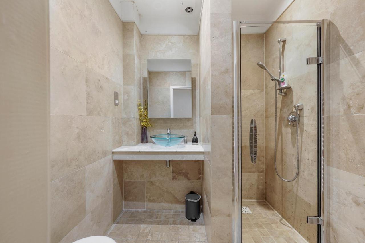 Pristine Stylish Townhouse On The Stray! - Sleeps 9 Villa Harrogate Exterior photo