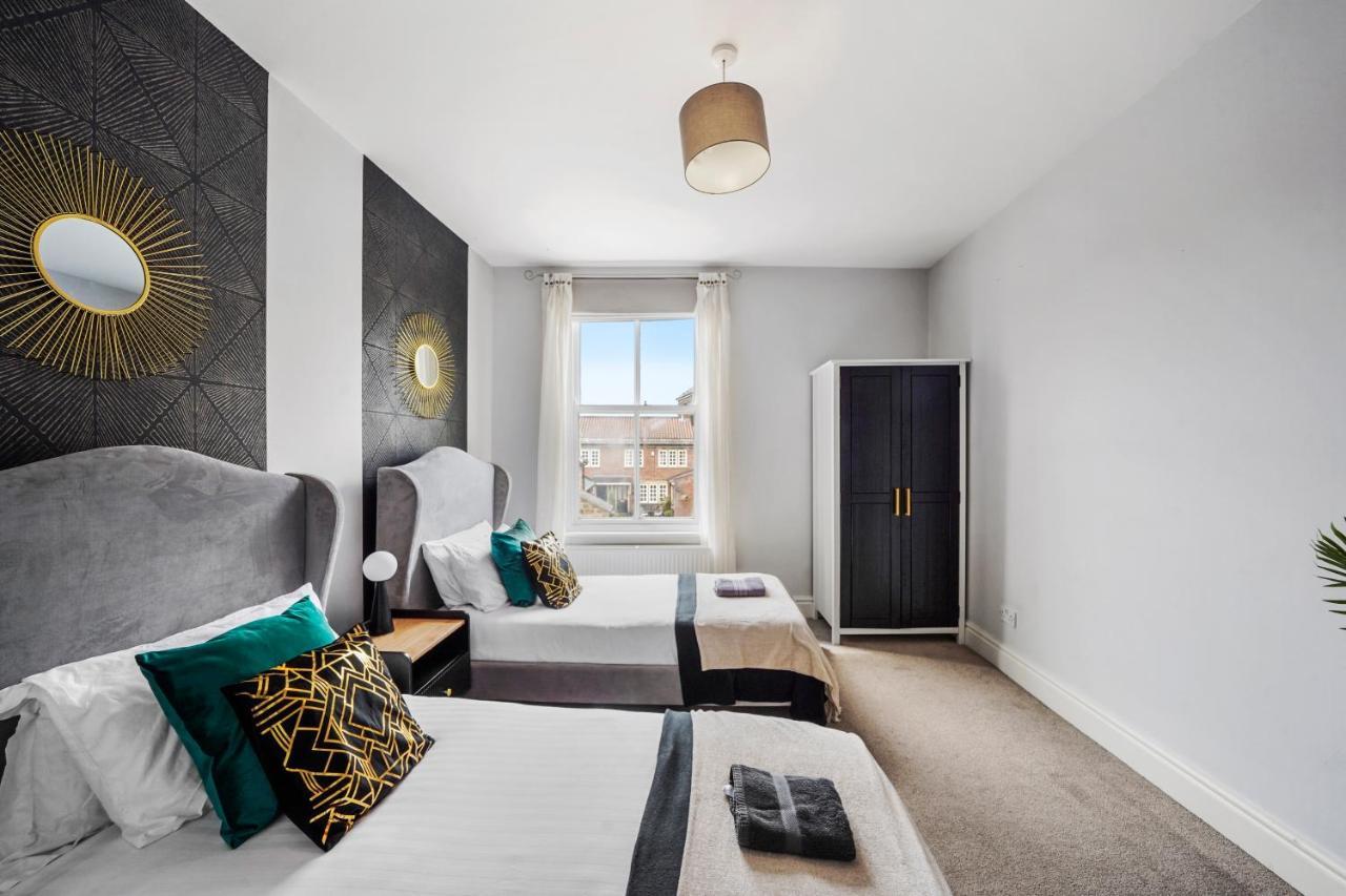 Pristine Stylish Townhouse On The Stray! - Sleeps 9 Villa Harrogate Exterior photo